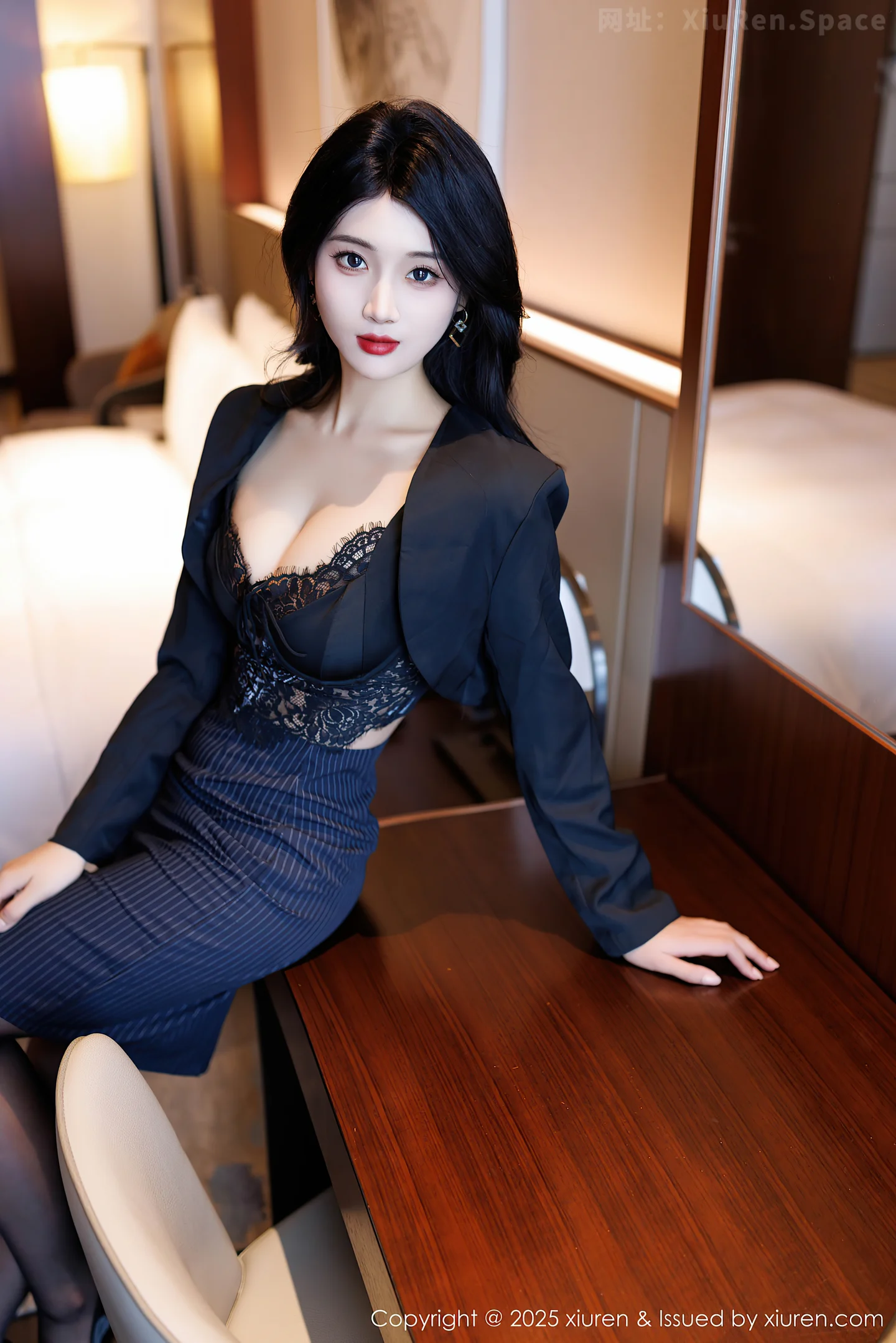 图片[5]-[XiuRen秀人网] VOL.9728 模特南乔性感黑色蕾丝内衣+红色比基尼秀柔美身姿完美诱惑写真90P-秀人网官方网站